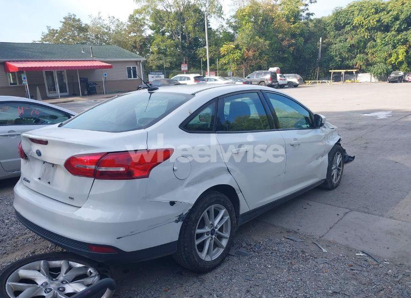 Photo 4 of 2018 Ford Focus SE (VIN 1FADP3F28JL327324)