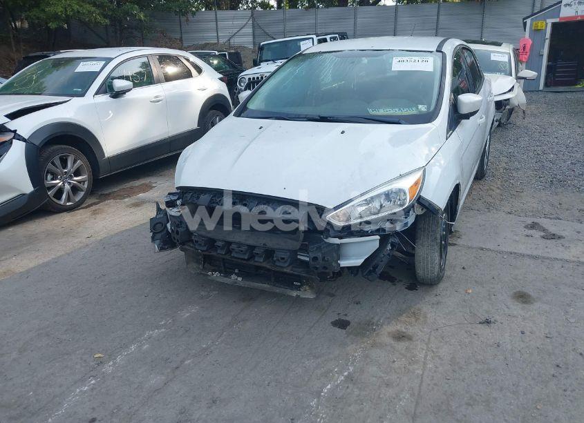 Photo 6 of 2018 Ford Focus SE (VIN 1FADP3F28JL327324)