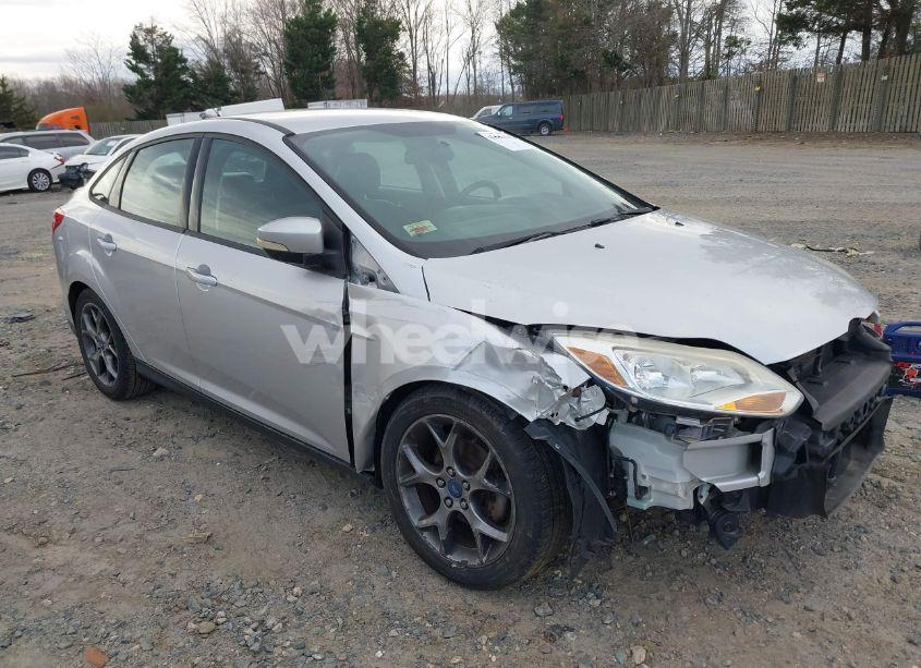 2013 Ford Focus SE (VIN 1FADP3F29DL103337) main photo