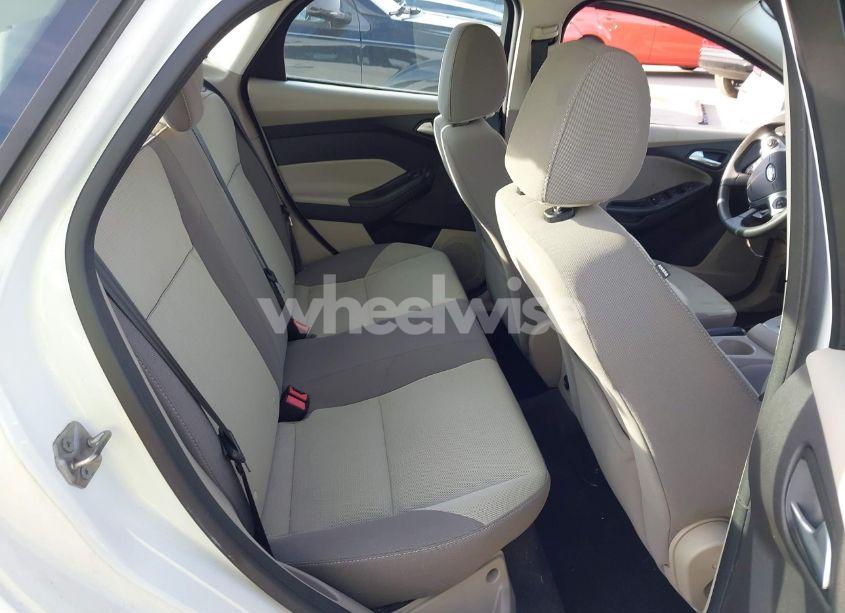 Photo 8 of 2013 Ford Focus SE (VIN 1FADP3F29DL130361)