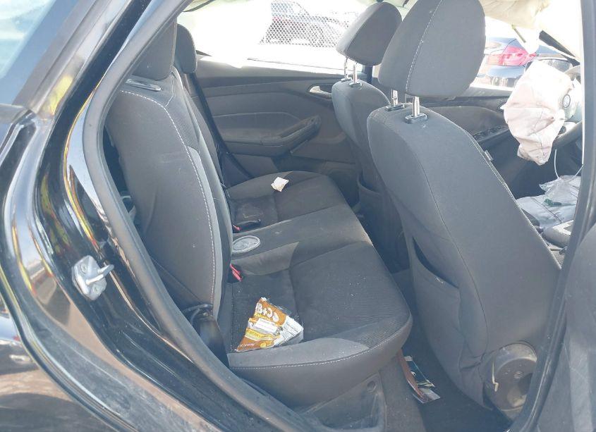 Photo 8 of 2013 Ford Focus SE (VIN 1FADP3F29DL157611)
