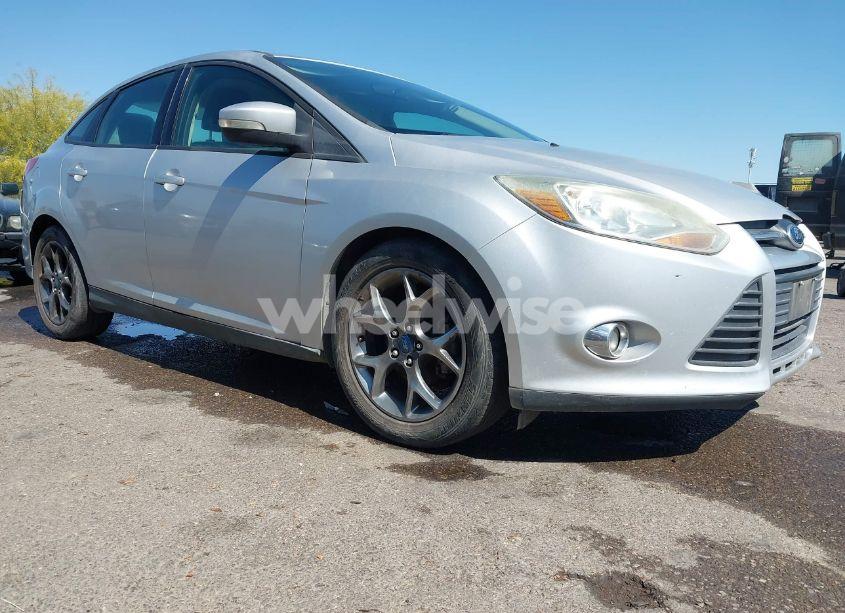 2013 Ford Focus SE (VIN 1FADP3F29DL158743) main photo