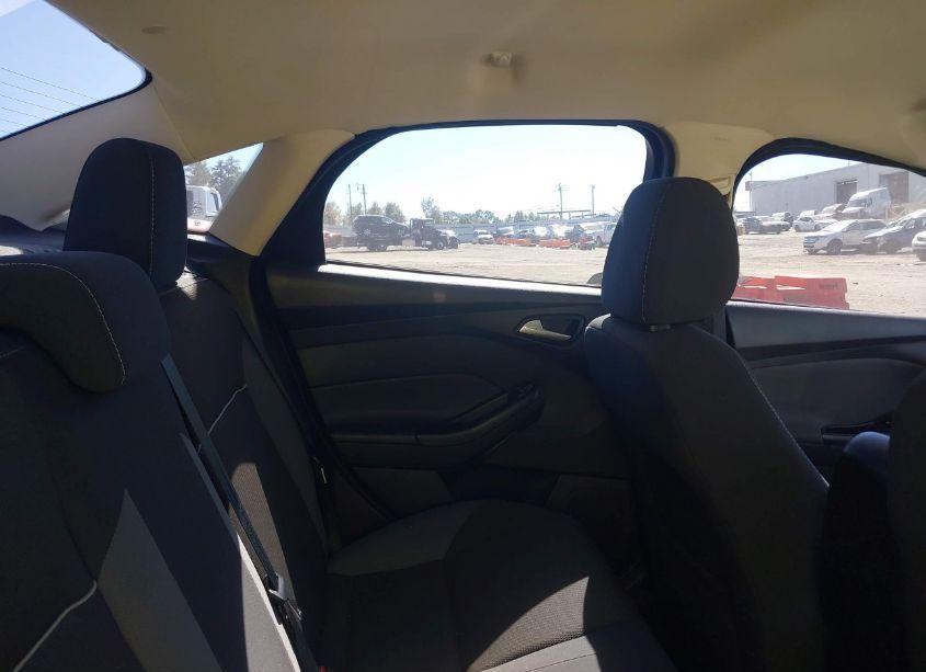 Photo 8 of 2013 Ford Focus SE (VIN 1FADP3F29DL188714)