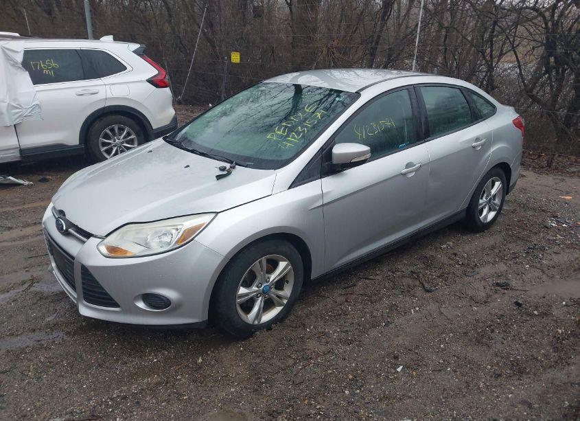 Photo 2 of 2013 Ford Focus SE (VIN 1FADP3F29DL199745)
