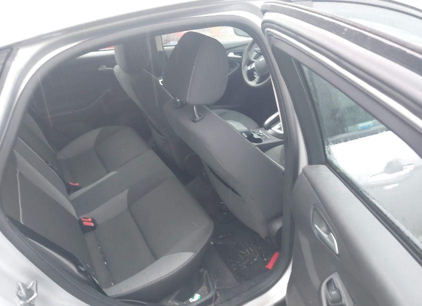 Photo 8 of 2013 Ford Focus SE (VIN 1FADP3F29DL199745)