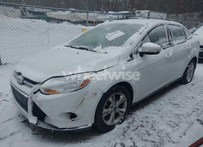 Photo 2 of 2013 Ford Focus SE (VIN 1FADP3F29DL215569)