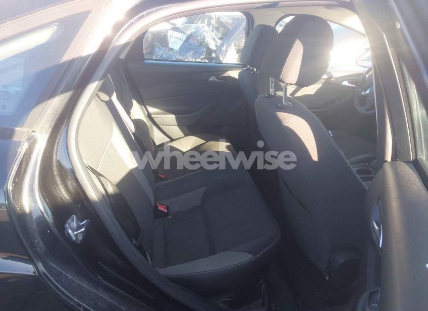 Photo 8 of 2013 Ford Focus SE (VIN 1FADP3F29DL216818)