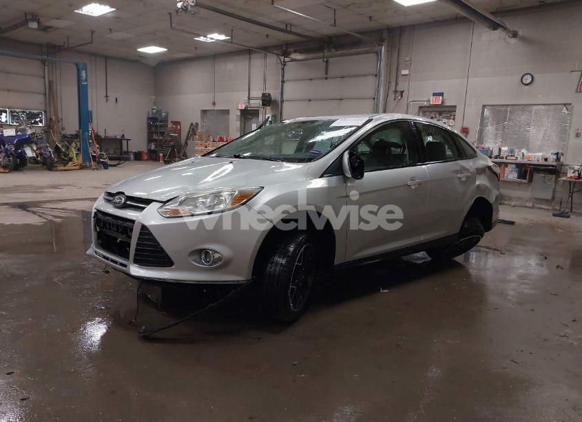 Photo 2 of 2013 Ford Focus SE (VIN 1FADP3F29DL258115)