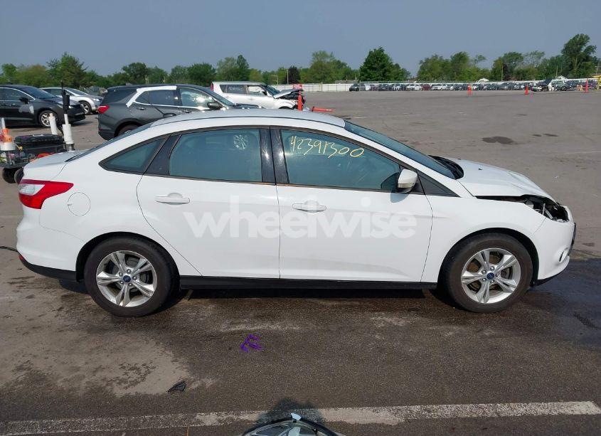 Photo 14 of 2013 Ford Focus SE (VIN 1FADP3F29DL309581)