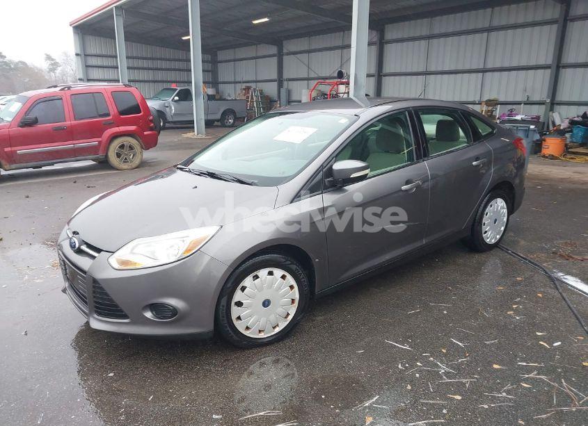 Photo 2 of 2013 Ford Focus SE (VIN 1FADP3F29DL339986)