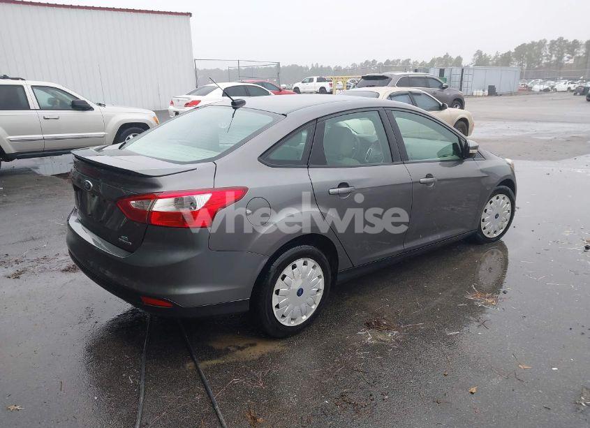 Photo 4 of 2013 Ford Focus SE (VIN 1FADP3F29DL339986)