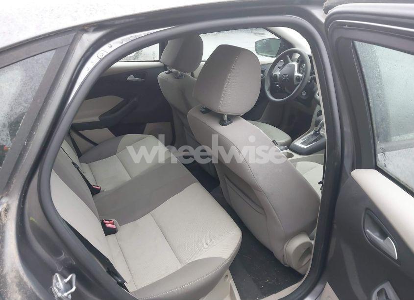 Photo 8 of 2013 Ford Focus SE (VIN 1FADP3F29DL339986)