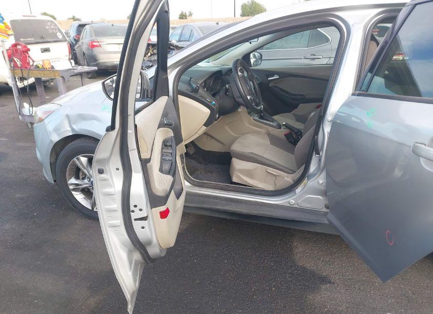 Photo 5 of 2013 Ford Focus SE (VIN 1FADP3F29DL363043)