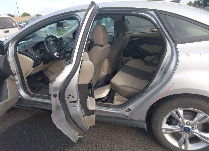 Photo 8 of 2013 Ford Focus SE (VIN 1FADP3F29DL363043)