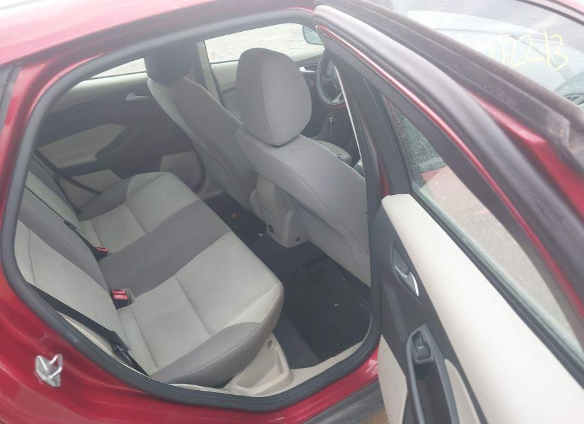 Photo 8 of 2013 Ford Focus SE (VIN 1FADP3F29DL371062)
