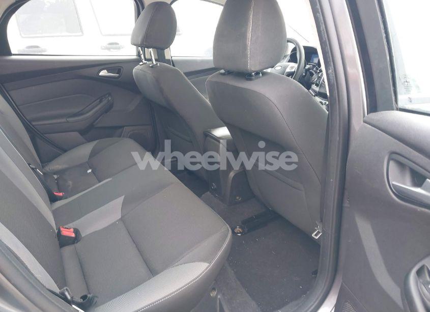 Photo 8 of 2013 Ford Focus SE (VIN 1FADP3F29DL371580)