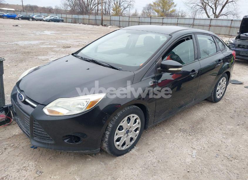 Photo 2 of 2014 Ford Focus SE (VIN 1FADP3F29EL100326)