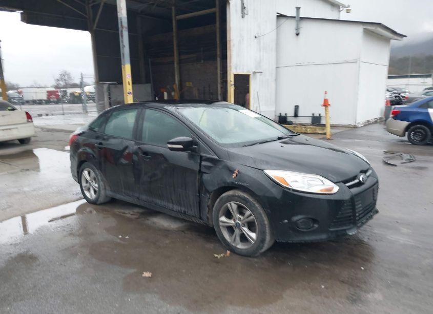 2014 Ford Focus SE (VIN 1FADP3F29EL106448) main photo
