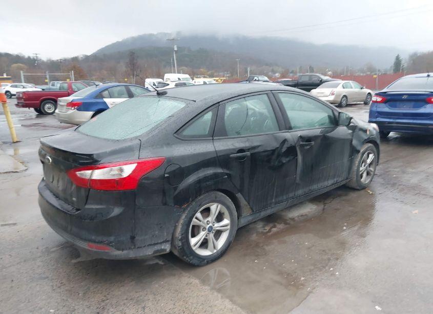 Photo 4 of 2014 Ford Focus SE (VIN 1FADP3F29EL106448)
