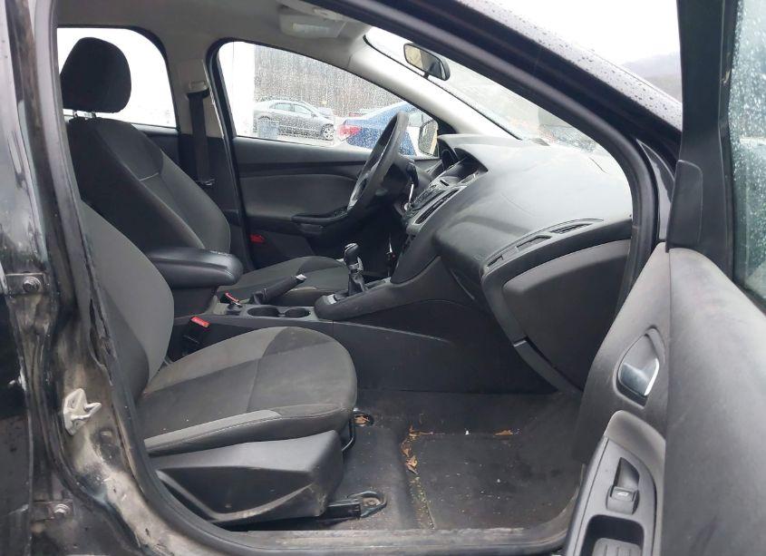 Photo 5 of 2014 Ford Focus SE (VIN 1FADP3F29EL106448)