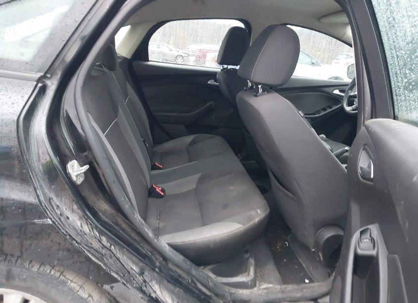 Photo 8 of 2014 Ford Focus SE (VIN 1FADP3F29EL106448)