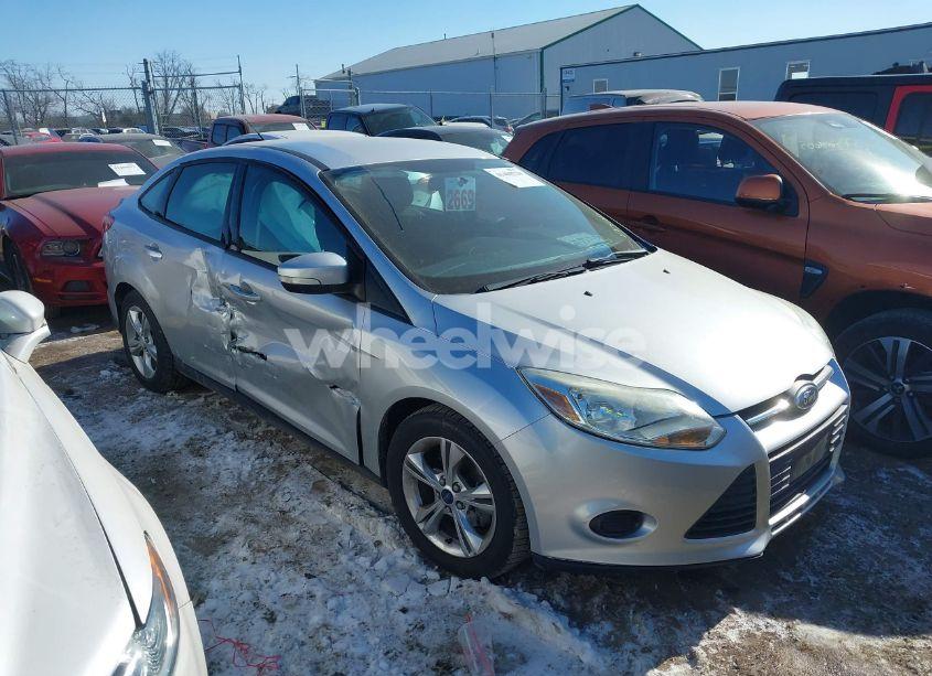 2014 Ford Focus SE (VIN 1FADP3F29EL106594) main photo