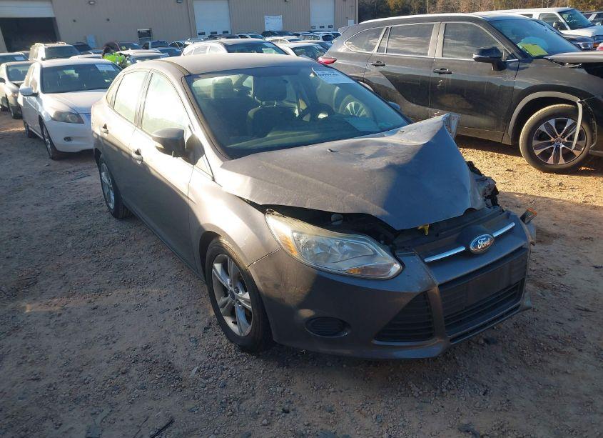 2014 Ford Focus SE (VIN 1FADP3F29EL116168) main photo