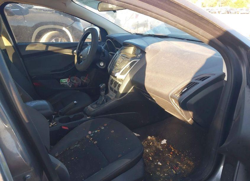 Photo 5 of 2014 Ford Focus SE (VIN 1FADP3F29EL116168)