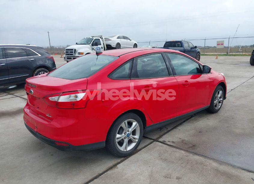 Photo 4 of 2014 Ford Focus SE (VIN 1FADP3F29EL117465)