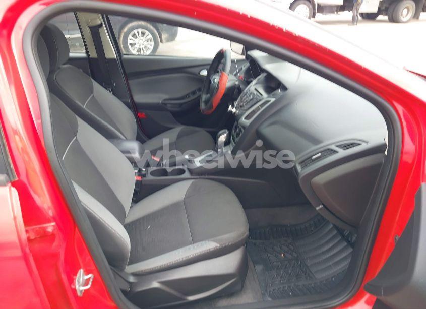 Photo 5 of 2014 Ford Focus SE (VIN 1FADP3F29EL117465)