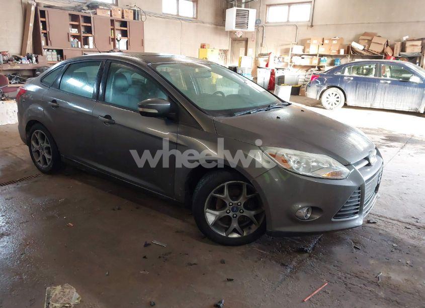 2014 Ford Focus SE (VIN 1FADP3F29EL128319) main photo