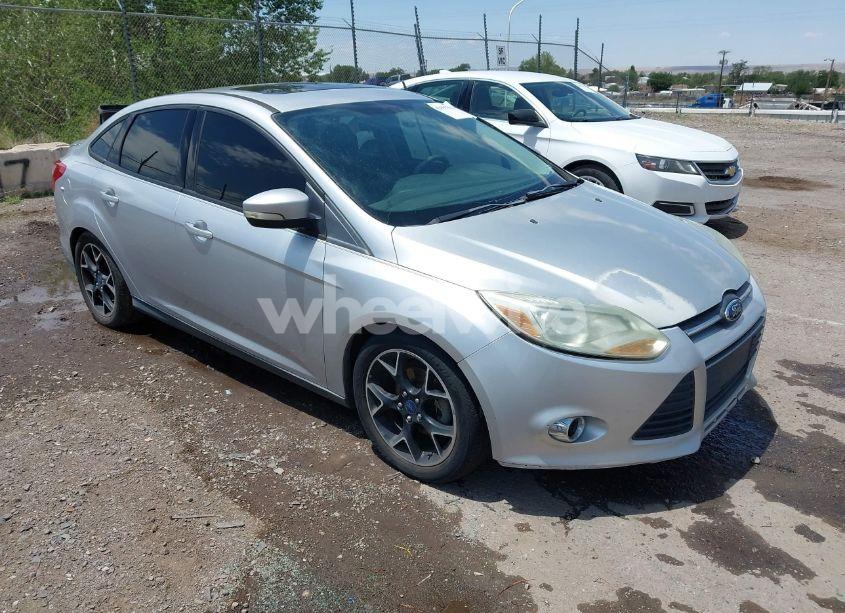 2014 Ford Focus SE (VIN 1FADP3F29EL130474) main photo
