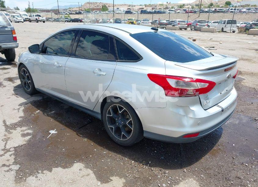 Photo 3 of 2014 Ford Focus SE (VIN 1FADP3F29EL130474)