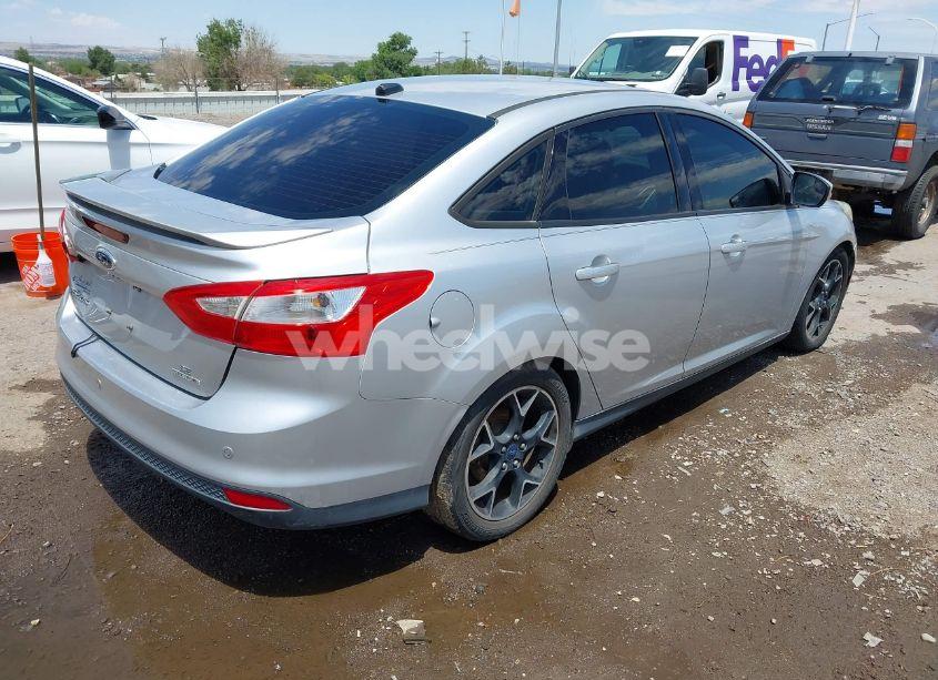Photo 4 of 2014 Ford Focus SE (VIN 1FADP3F29EL130474)