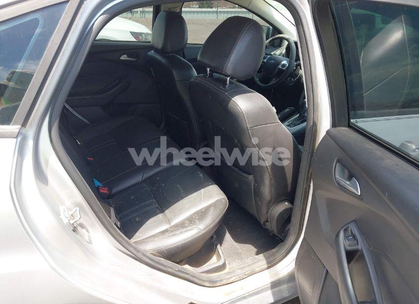 Photo 8 of 2014 Ford Focus SE (VIN 1FADP3F29EL130474)