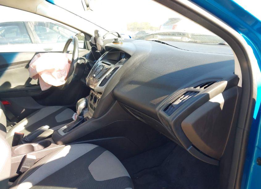 Photo 5 of 2014 Ford Focus SE (VIN 1FADP3F29EL137716)