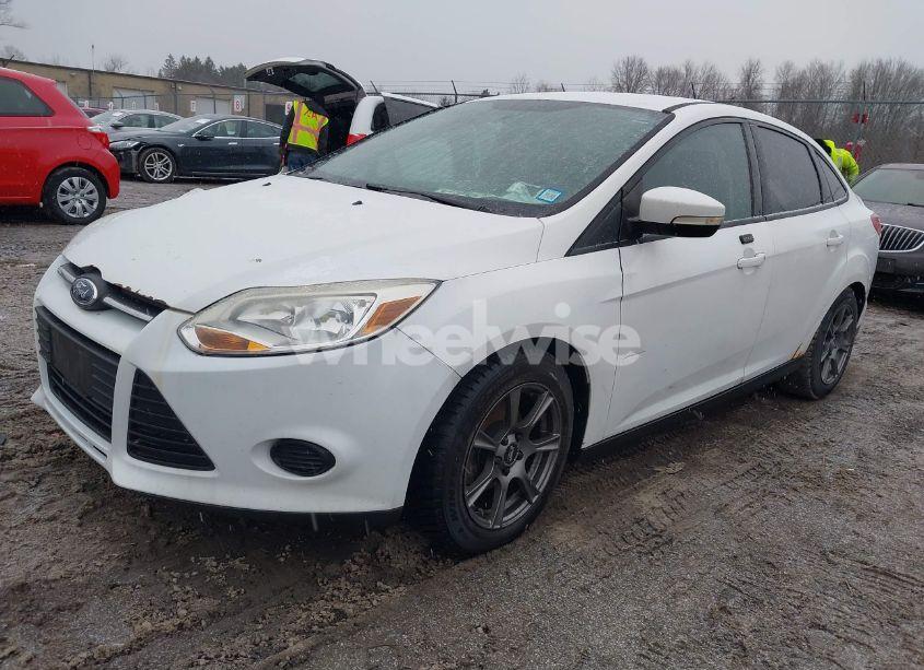 Photo 2 of 2014 Ford Focus SE (VIN 1FADP3F29EL189041)