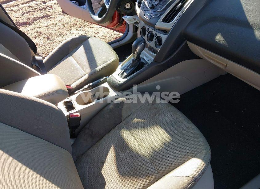 Photo 5 of 2014 Ford Focus SE (VIN 1FADP3F29EL189928)