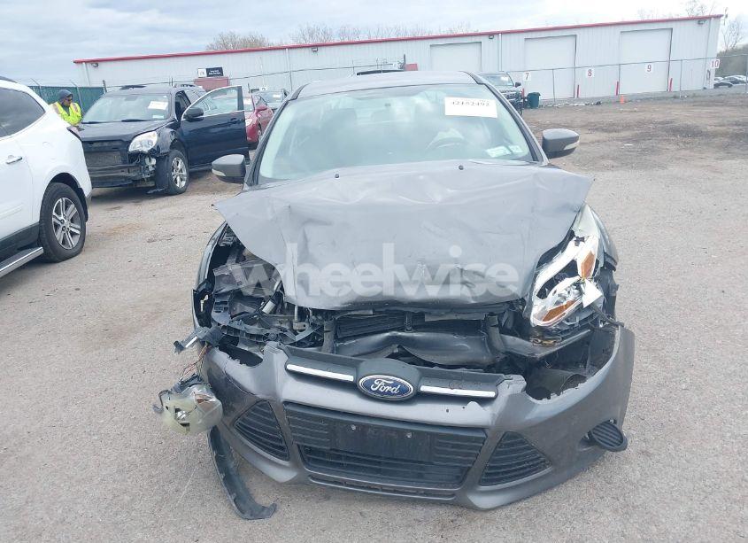 Photo 12 of 2014 Ford Focus SE (VIN 1FADP3F29EL206999)