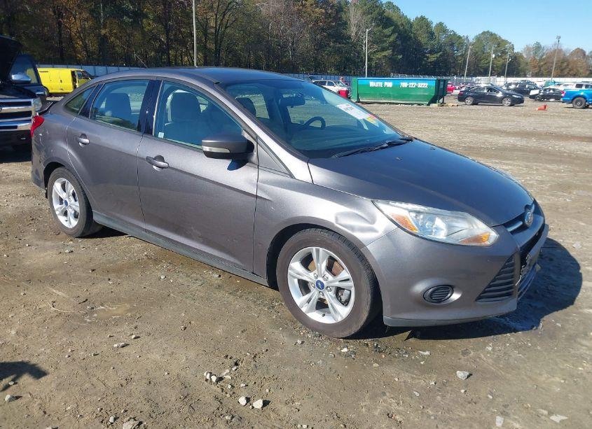 2014 Ford Focus SE (VIN 1FADP3F29EL221647) main photo