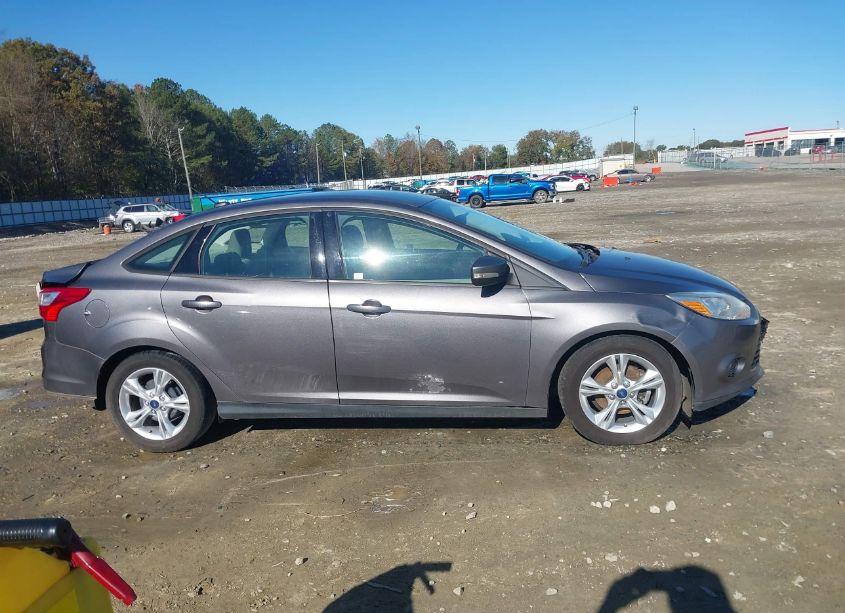 Photo 13 of 2014 Ford Focus SE (VIN 1FADP3F29EL221647)