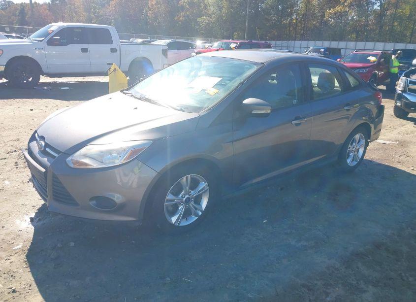 Photo 2 of 2014 Ford Focus SE (VIN 1FADP3F29EL221647)