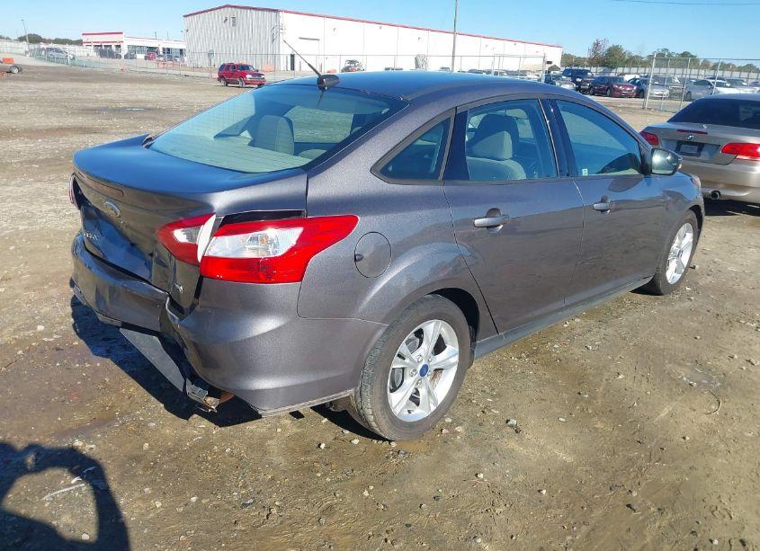 Photo 4 of 2014 Ford Focus SE (VIN 1FADP3F29EL221647)