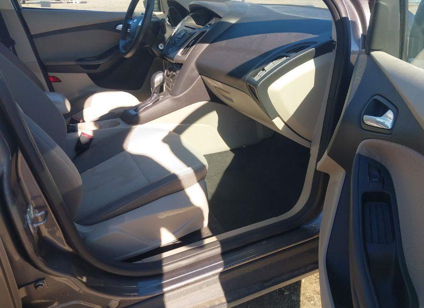 Photo 5 of 2014 Ford Focus SE (VIN 1FADP3F29EL221647)