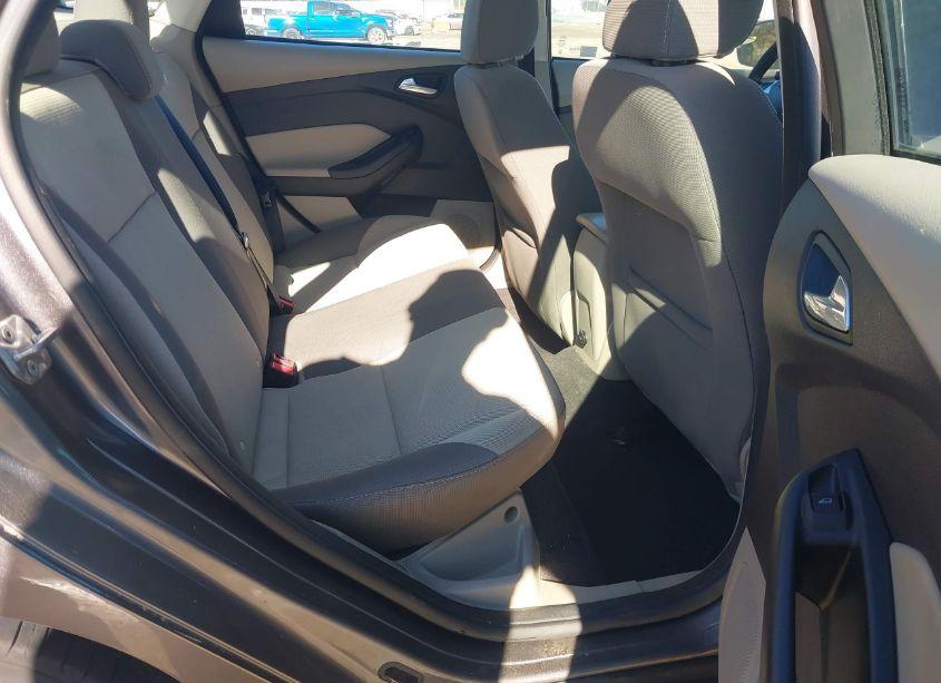 Photo 8 of 2014 Ford Focus SE (VIN 1FADP3F29EL221647)