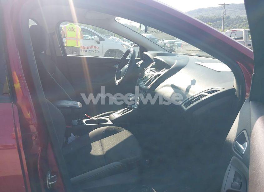 Photo 5 of 2014 Ford Focus SE (VIN 1FADP3F29EL222961)