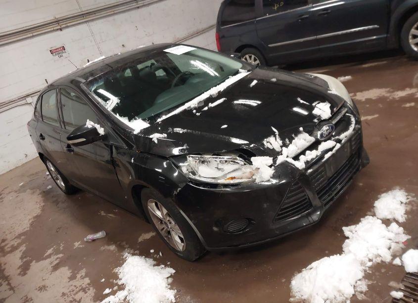 2014 Ford Focus SE (VIN 1FADP3F29EL230008) main photo