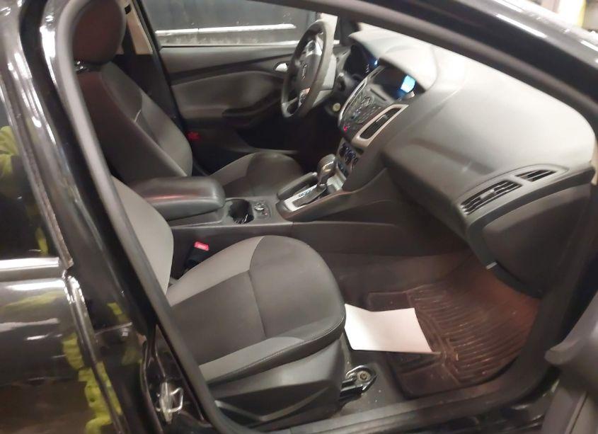 Photo 5 of 2014 Ford Focus SE (VIN 1FADP3F29EL230008)