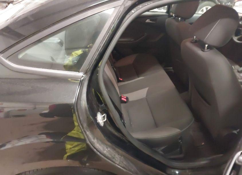 Photo 8 of 2014 Ford Focus SE (VIN 1FADP3F29EL230008)