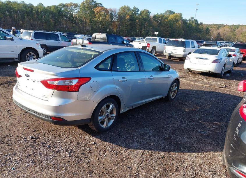 Photo 4 of 2014 Ford Focus SE (VIN 1FADP3F29EL233202)